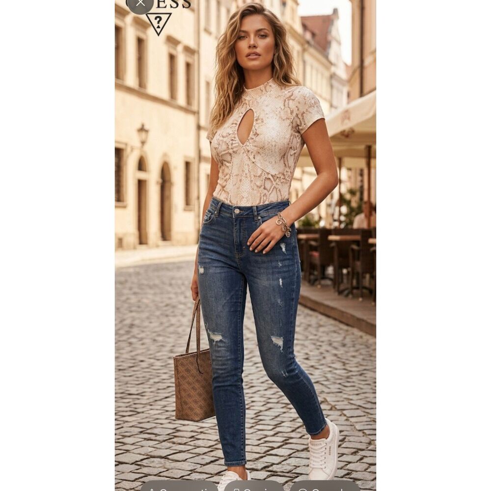 GUESS Women’s Snake Print Short Sleeve Crew Neck Cut Out Top SizeL